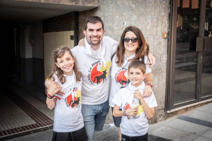 Abran bien los ojos y vean, señores, qué hermosos despojos voy a subastar.