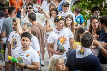 Abran bien los ojos y vean, señores, qué hermosos despojos voy a subastar.