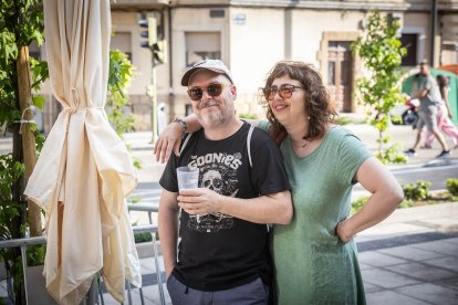 Abran bien los ojos y vean, señores, qué hermosos despojos voy a subastar.