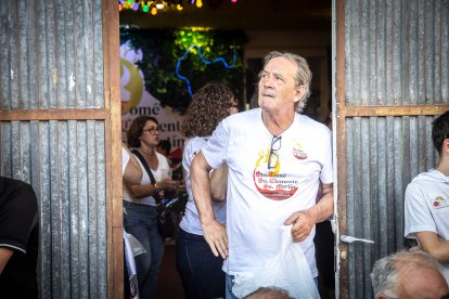 Abran bien los ojos y vean, señores, qué hermosos despojos voy a subastar.