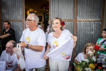 Abran bien los ojos y vean, señores, qué hermosos despojos voy a subastar.