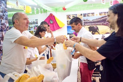 El reparto comienza a primera hora y se prolonga hasta el mediodía.