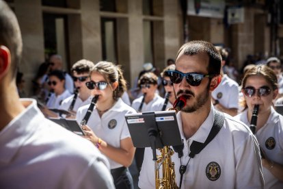 Los sorianos se visten con sus mejores galas para arropar las calderas de las distintas cuadrillas.