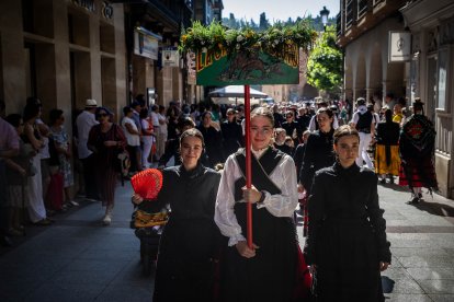 Los sorianos se visten con sus mejores galas para arropar las calderas de las distintas cuadrillas.