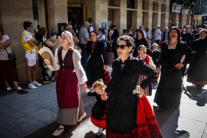 Los sorianos se visten con sus mejores galas para arropar las calderas de las distintas cuadrillas.
