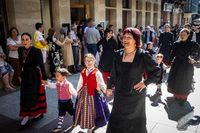 Los sorianos se visten con sus mejores galas para arropar las calderas de las distintas cuadrillas.