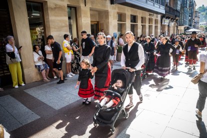 Los sorianos se visten con sus mejores galas para arropar las calderas de las distintas cuadrillas.