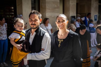 Los sorianos se visten con sus mejores galas para arropar las calderas de las distintas cuadrillas.