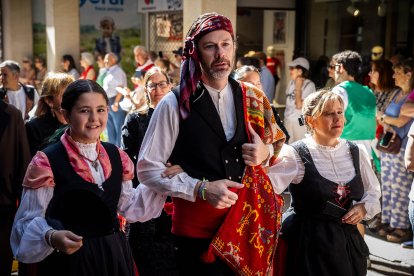 Los sorianos se visten con sus mejores galas para arropar las calderas de las distintas cuadrillas.