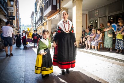 Los sorianos se visten con sus mejores galas para arropar las calderas de las distintas cuadrillas.