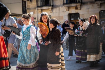 Los sorianos se visten con sus mejores galas para arropar las calderas de las distintas cuadrillas.