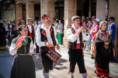 Los sorianos se visten con sus mejores galas para arropar las calderas de las distintas cuadrillas.