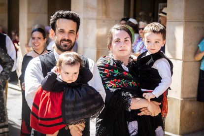 Los sorianos se visten con sus mejores galas para arropar las calderas de las distintas cuadrillas.