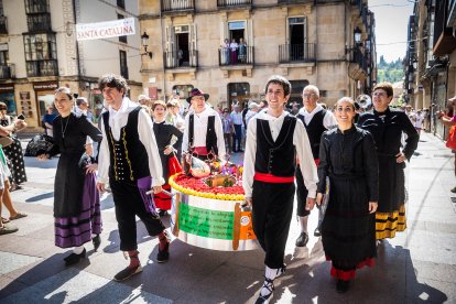 Los sorianos se visten con sus mejores galas para arropar las calderas de las distintas cuadrillas.