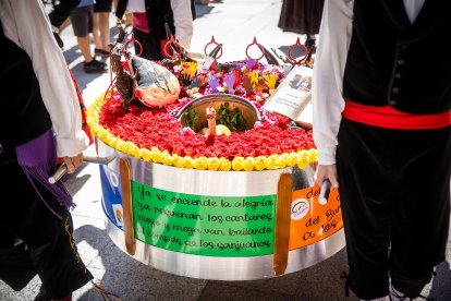 Los sorianos se visten con sus mejores galas para arropar las calderas de las distintas cuadrillas.