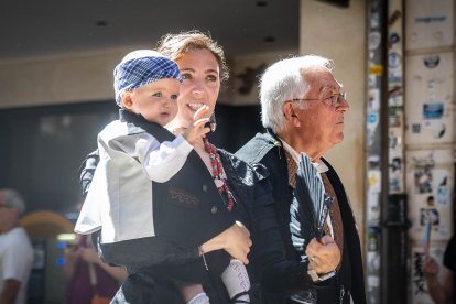 Los sorianos se visten con sus mejores galas para arropar las calderas de las distintas cuadrillas.