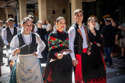 Los sorianos se visten con sus mejores galas para arropar las calderas de las distintas cuadrillas.