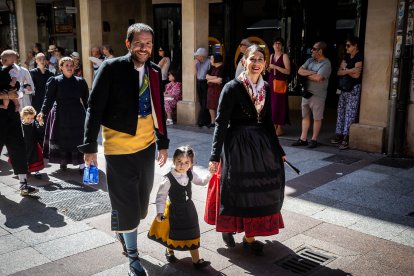 Los sorianos se visten con sus mejores galas para arropar las calderas de las distintas cuadrillas.