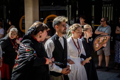 Los sorianos se visten con sus mejores galas para arropar las calderas de las distintas cuadrillas.