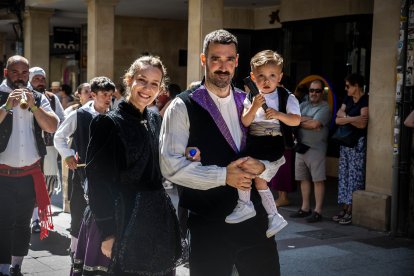 Los sorianos se visten con sus mejores galas para arropar las calderas de las distintas cuadrillas.
