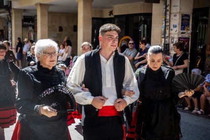 Los sorianos se visten con sus mejores galas para arropar las calderas de las distintas cuadrillas.