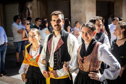 Los sorianos se visten con sus mejores galas para arropar las calderas de las distintas cuadrillas.