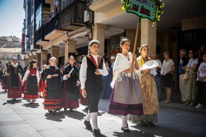 Los sorianos se visten con sus mejores galas para arropar las calderas de las distintas cuadrillas.