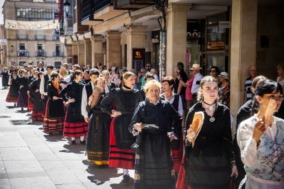 Los sorianos se visten con sus mejores galas para arropar las calderas de las distintas cuadrillas.