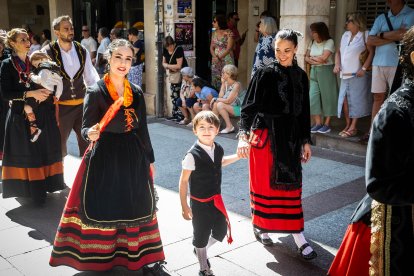 Los sorianos se visten con sus mejores galas para arropar las calderas de las distintas cuadrillas.
