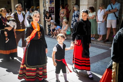 Los sorianos se visten con sus mejores galas para arropar las calderas de las distintas cuadrillas.
