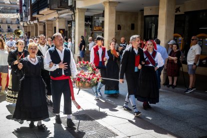 Los sorianos se visten con sus mejores galas para arropar las calderas de las distintas cuadrillas.