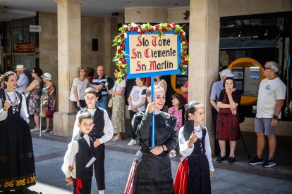 Los sorianos se visten con sus mejores galas para arropar las calderas de las distintas cuadrillas.