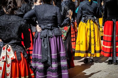Los sorianos se visten con sus mejores galas para arropar las calderas de las distintas cuadrillas.
