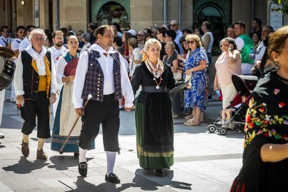 Los sorianos se visten con sus mejores galas para arropar las calderas de las distintas cuadrillas.