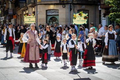 Los sorianos se visten con sus mejores galas para arropar las calderas de las distintas cuadrillas.