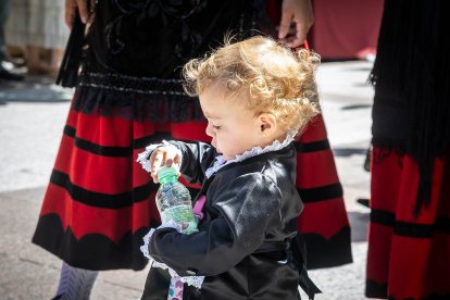 Los sorianos se visten con sus mejores galas para arropar las calderas de las distintas cuadrillas.
