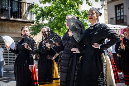 Los sorianos se visten con sus mejores galas para arropar las calderas de las distintas cuadrillas.