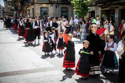 Los sorianos se visten con sus mejores galas para arropar las calderas de las distintas cuadrillas.