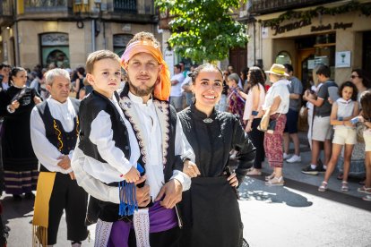 Los sorianos se visten con sus mejores galas para arropar las calderas de las distintas cuadrillas.