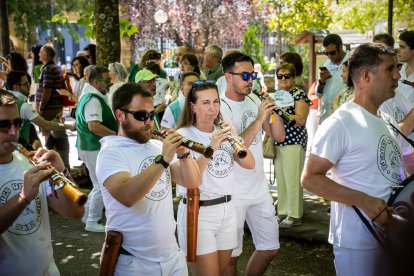 Los sorianos se visten con sus mejores galas para arropar las calderas de las distintas cuadrillas.