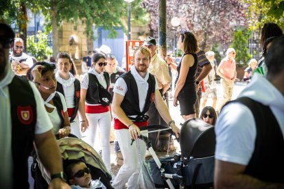 Los sorianos se visten con sus mejores galas para arropar las calderas de las distintas cuadrillas.