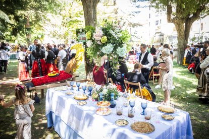 Los sorianos se visten con sus mejores galas para arropar las calderas de las distintas cuadrillas.