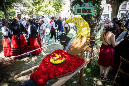 Los sorianos se visten con sus mejores galas para arropar las calderas de las distintas cuadrillas.