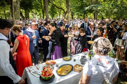 Los sorianos se visten con sus mejores galas para arropar las calderas de las distintas cuadrillas.