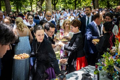 Los sorianos se visten con sus mejores galas para arropar las calderas de las distintas cuadrillas.