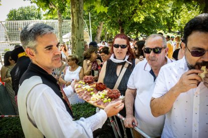 Los sorianos se visten con sus mejores galas para arropar las calderas de las distintas cuadrillas.