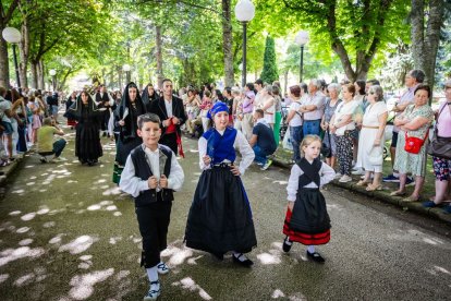 El acto se celebra antes de la tradicional bajada a las Bailas que finaliza los Sanjuanes