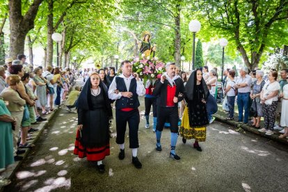 El acto se celebra antes de la tradicional bajada a las Bailas que finaliza los Sanjuanes
