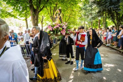 El acto se celebra antes de la tradicional bajada a las Bailas que finaliza los Sanjuanes