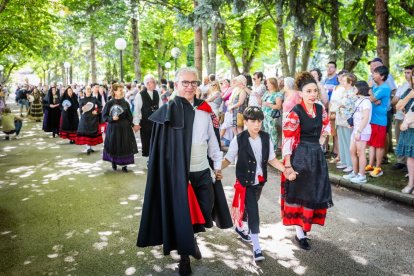 El acto se celebra antes de la tradicional bajada a las Bailas que finaliza los Sanjuanes